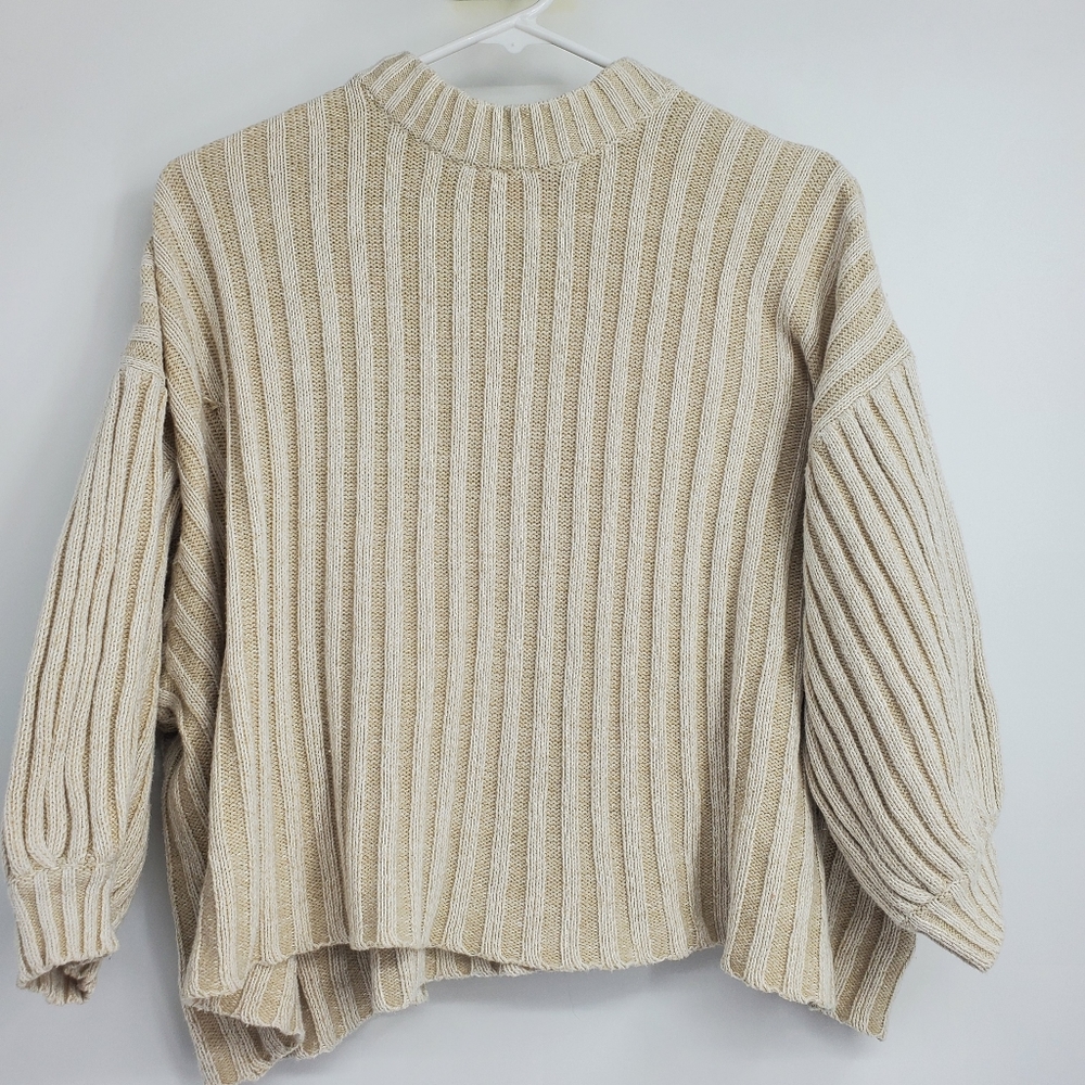 Urban Outfitters Sweater Turtle Neck XS Extra Small Beige 3/4 Sleeve cropped